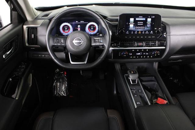 Certified 2025 Nissan Pathfinder Platinum w/ Black Appearance Package FWD image 7