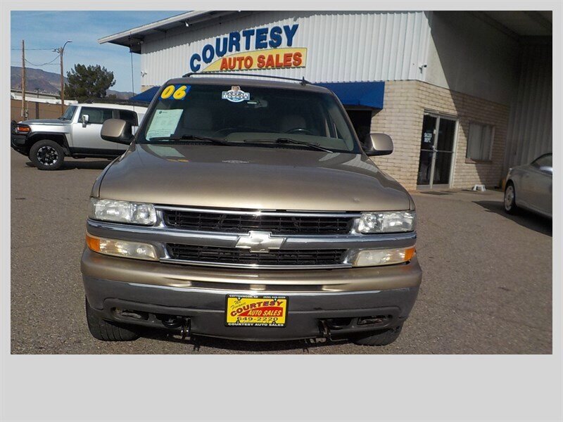 Used 2006 Chevrolet Suburban LT w/ Preferred Equipment Group AWD/4WD image 15