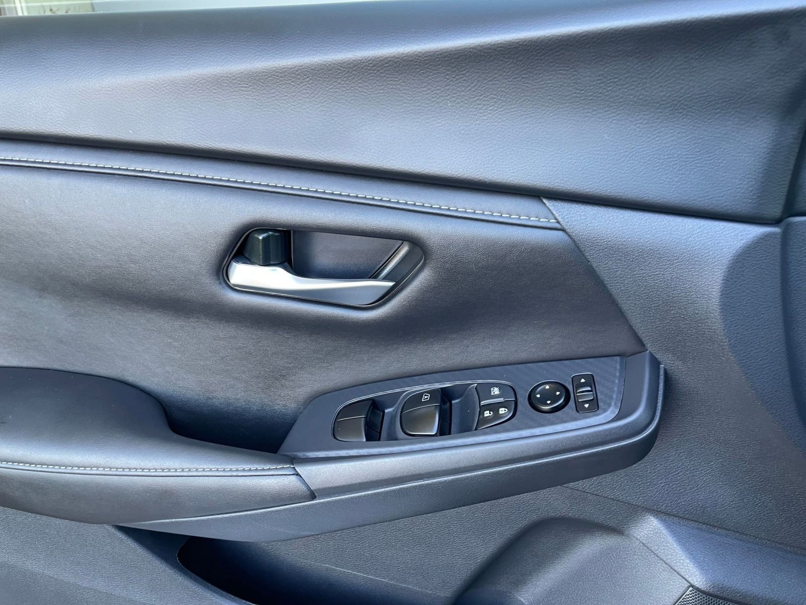 Used 2025 Nissan Sentra SV image 20