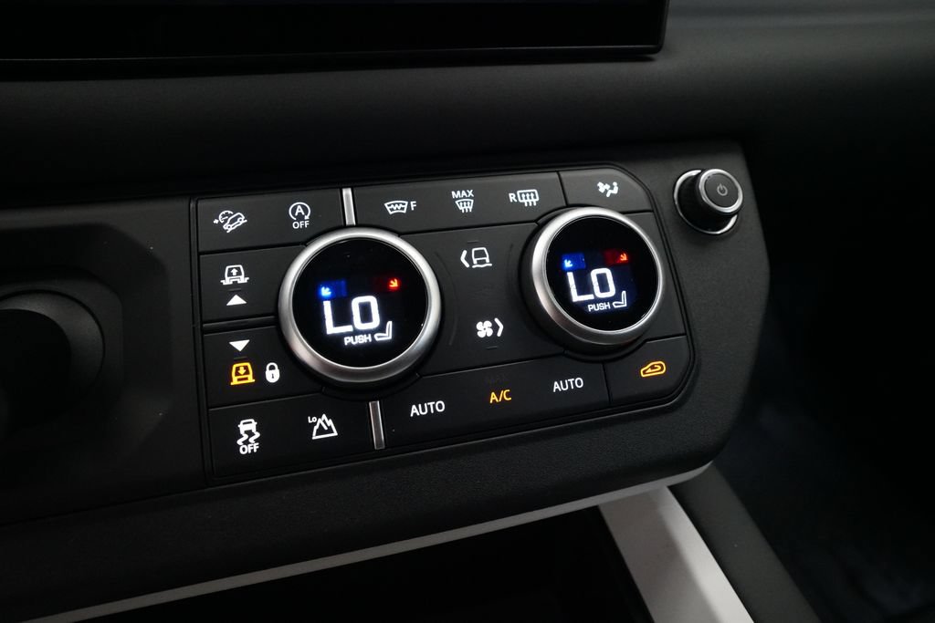 Used 2025 Land Rover Defender 110 X-Dynamic SE AWD/4WD image 20