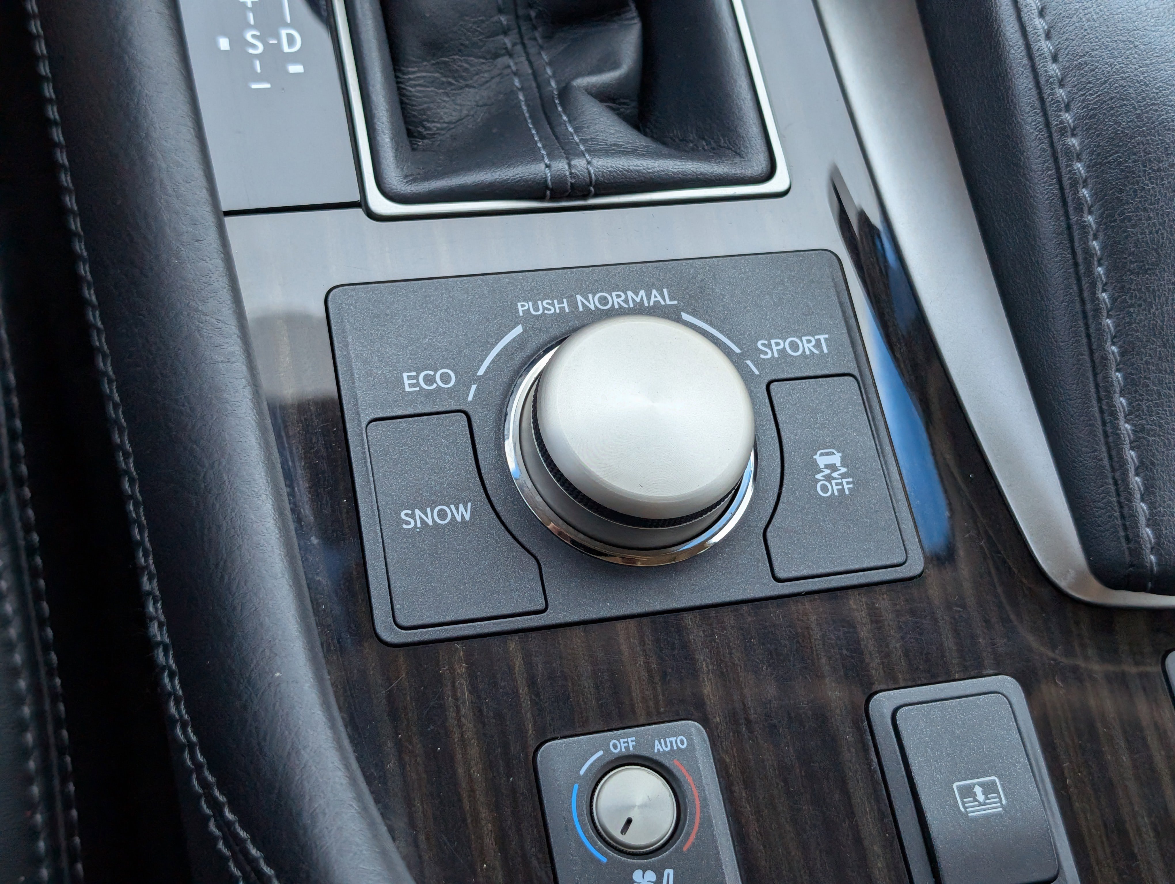 Used 2015 Lexus LS 460 image 25