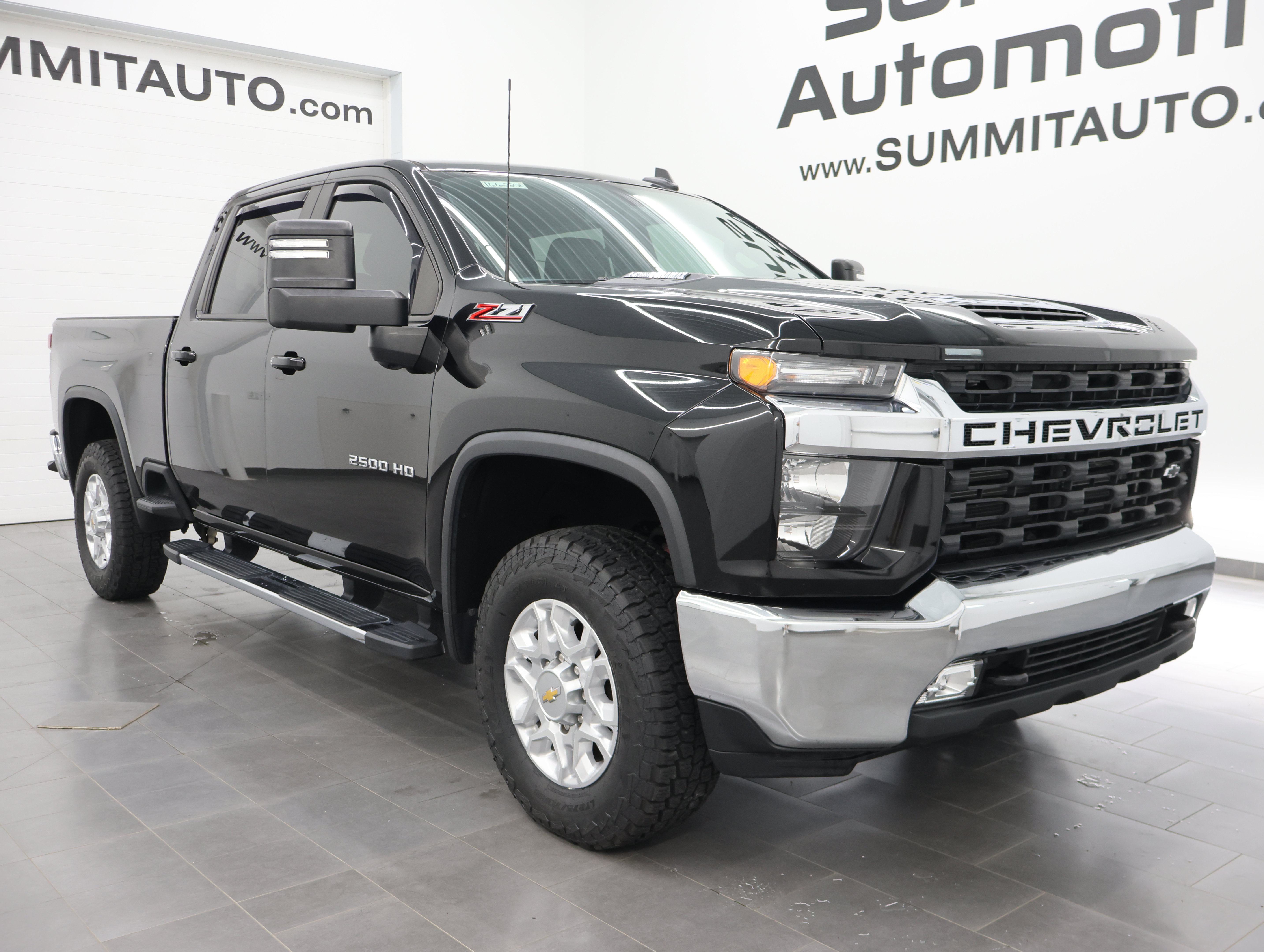 Used 2023 Chevrolet Silverado 2500 LT w/ Convenience Package AWD/4WD image 2