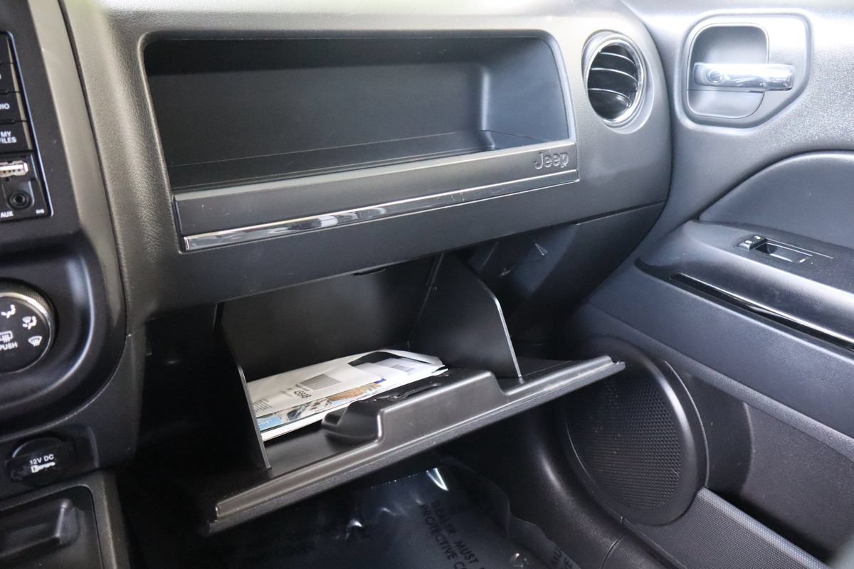 Used 2015 Jeep Patriot Limited w/ Sun/Sound Group FWD image 36