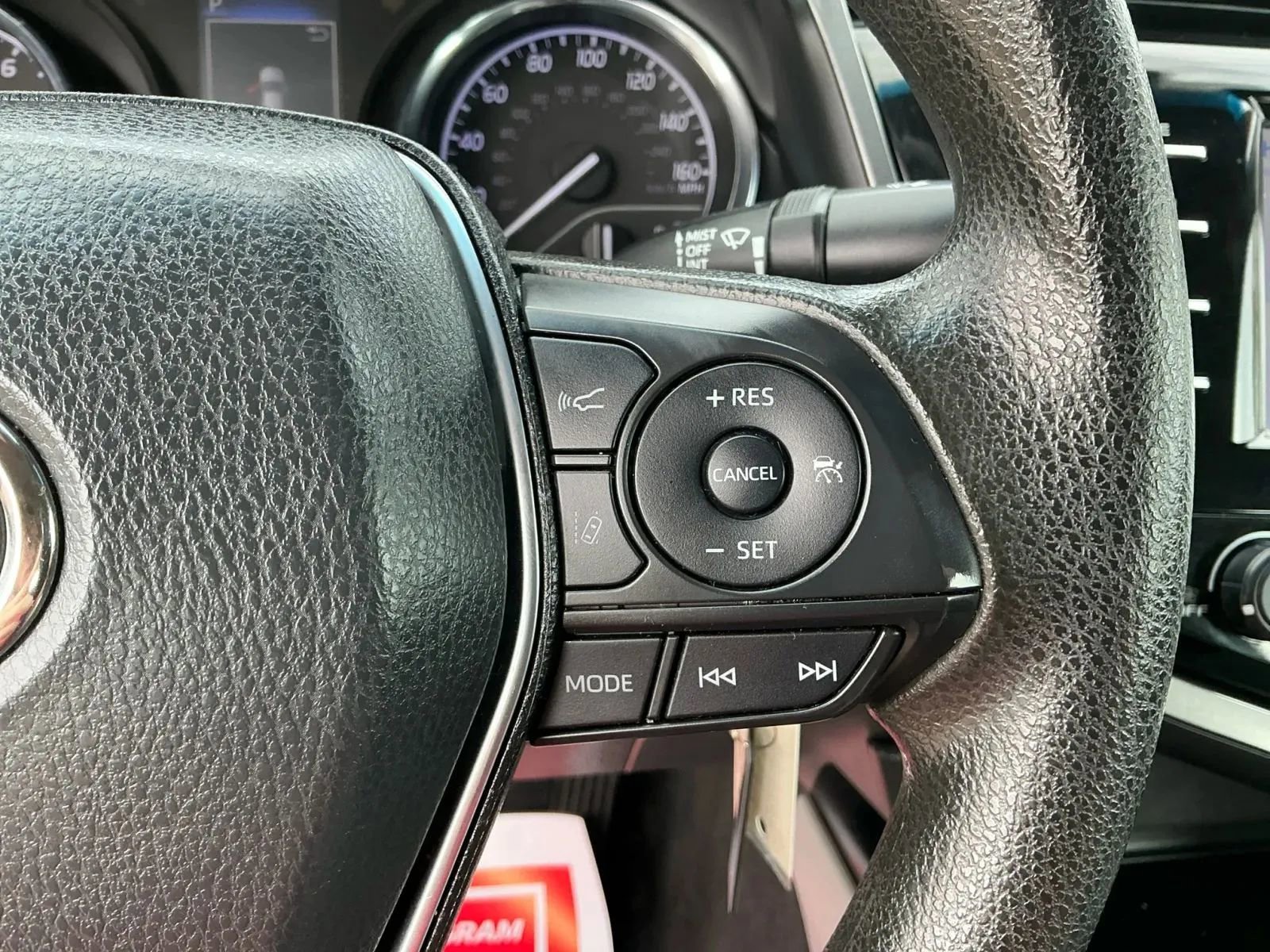 Used 2020 Toyota Camry LE w/ Carpet Mat Package image 27