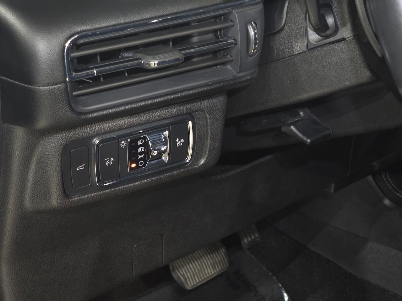 Used 2022 Lincoln Corsair AWD w/ Premium Package image 20