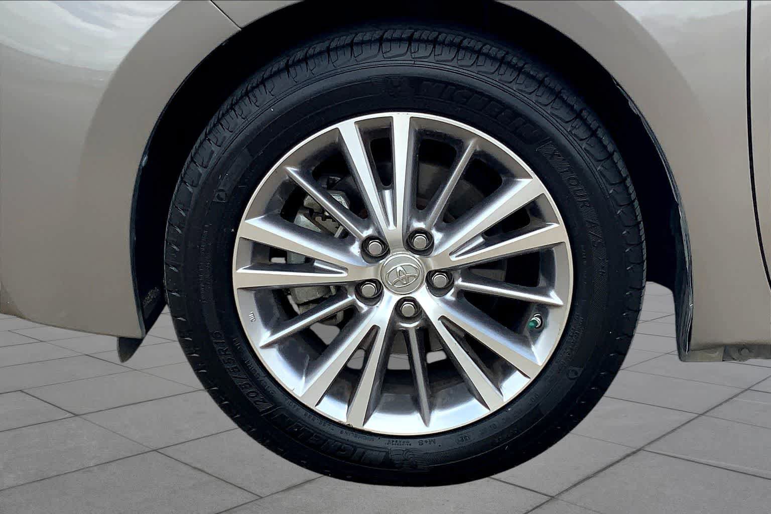 Used 2015 Toyota Corolla LE FWD image 11