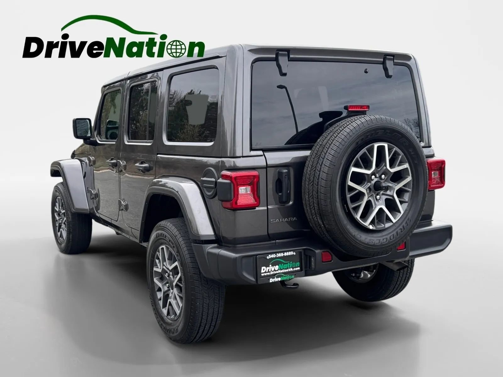 Used 2025 Jeep Wrangler Unlimited Sahara image 7