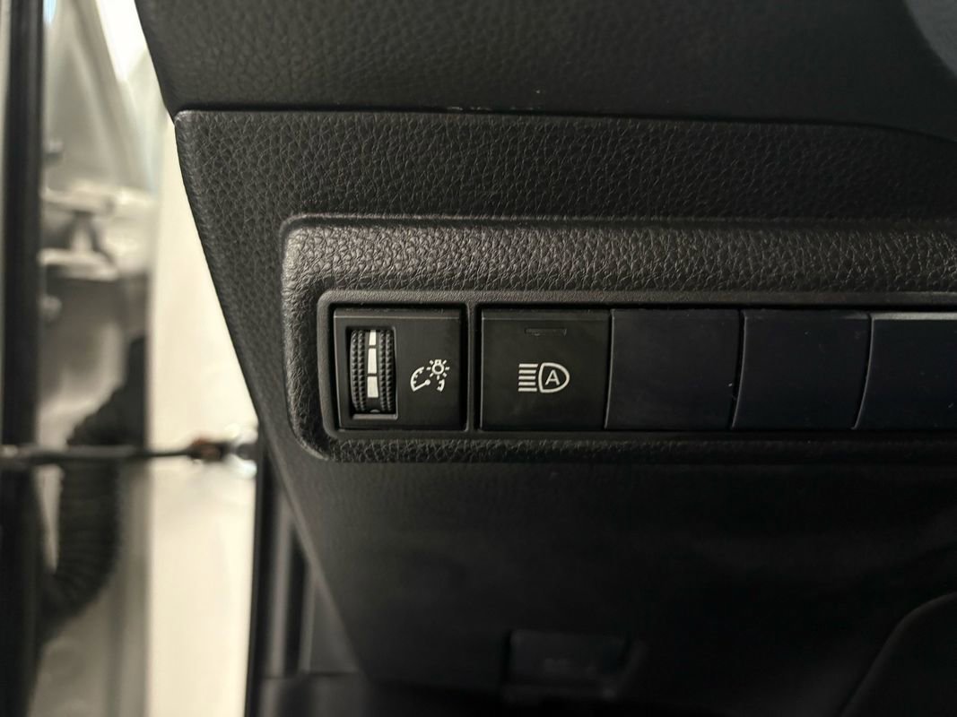 Used 2020 Toyota Corolla SE image 25