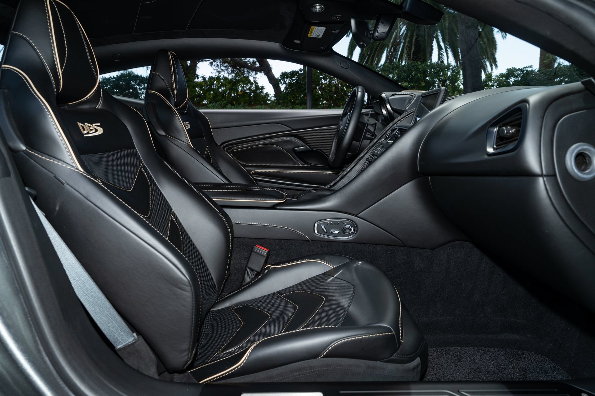 Used 2019 Aston Martin DBS Superleggera RWD image 15