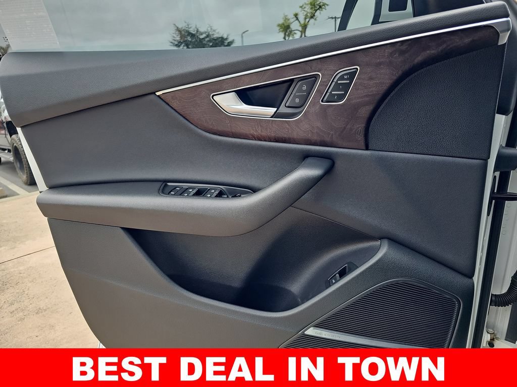Used 2019 Audi Q8 Premium Plus w/ Premium Plus AWD/4WD image 28