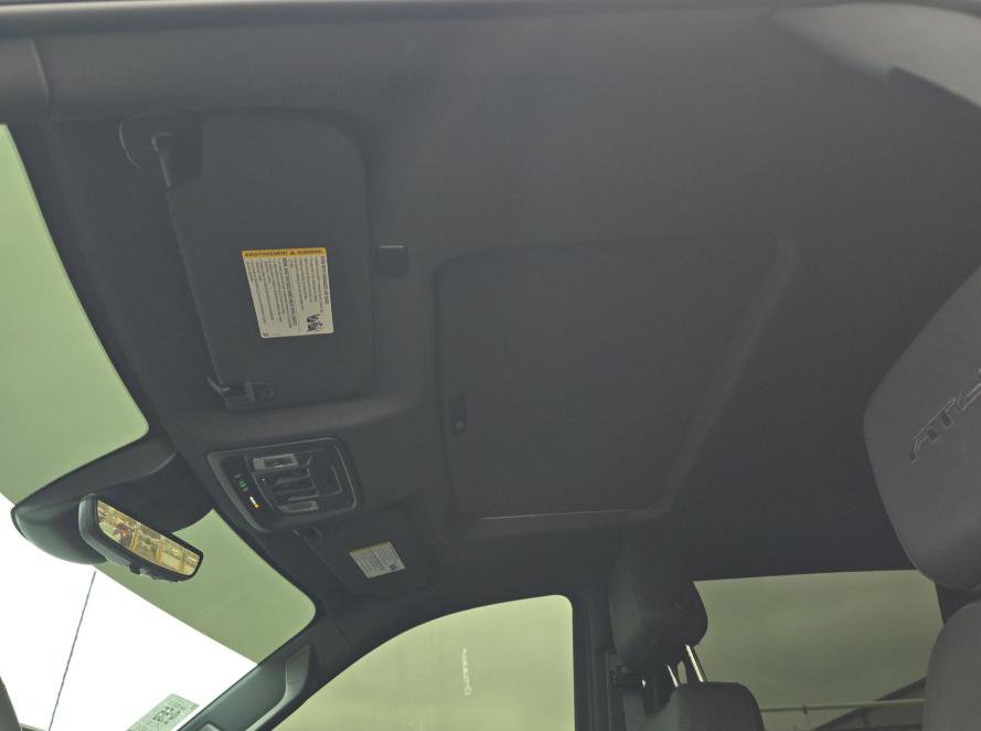 Used 2024 GMC Sierra 2500 AT4 w/ AT4 Premium Plus Package AWD/4WD image 9