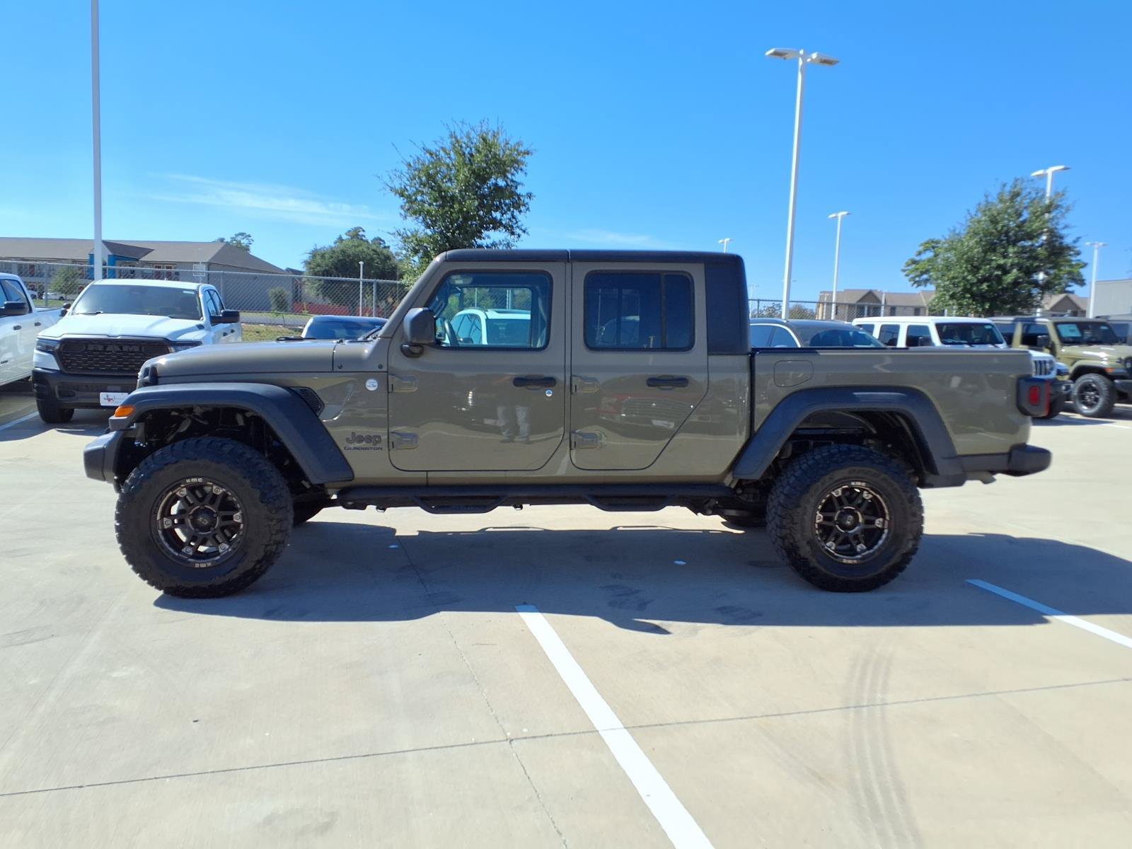 Used 2020 Jeep Gladiator Sport w/ Quick Order Package 24S AWD/4WD image 8