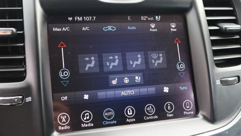 Used 2017 Chrysler 300 C RWD image 16