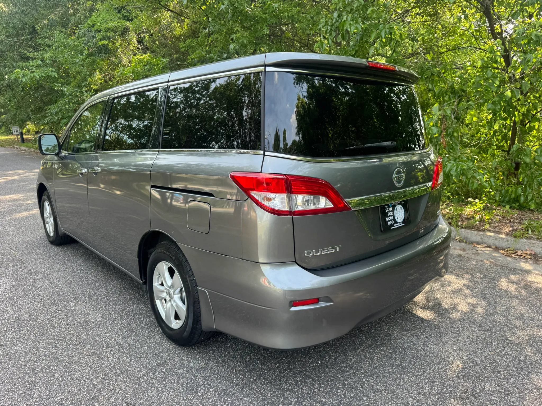 Used 2015 Nissan Quest SV w/ Value Cargo Package FWD image 2