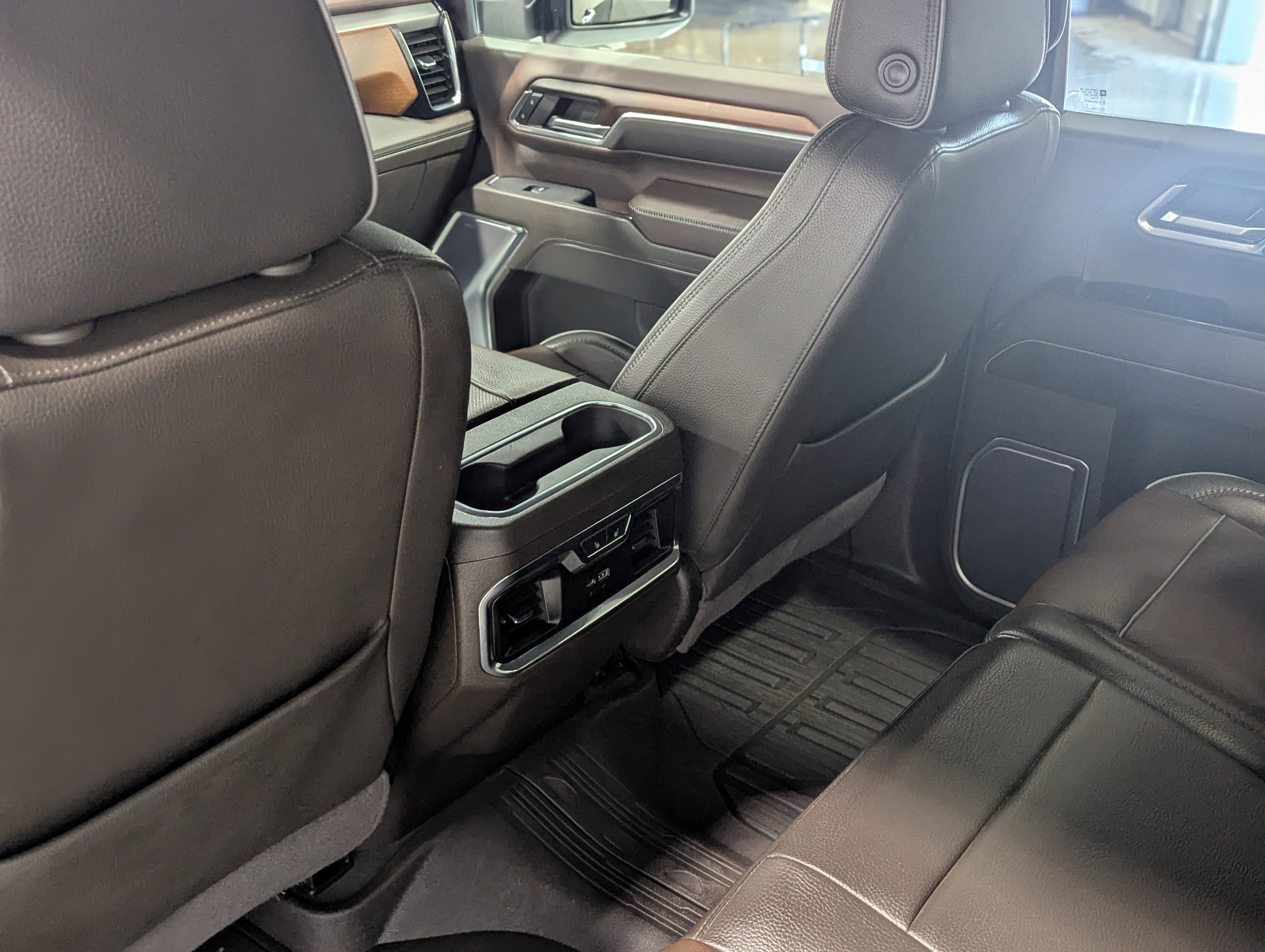 Used 2024 GMC Sierra 3500 Denali w/ Denali Reserve Package image 15