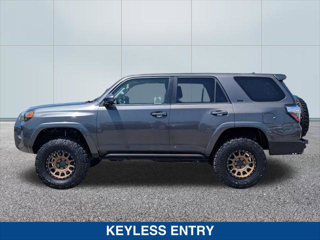 Used 2015 Toyota 4Runner SR5 AWD/4WD image 2