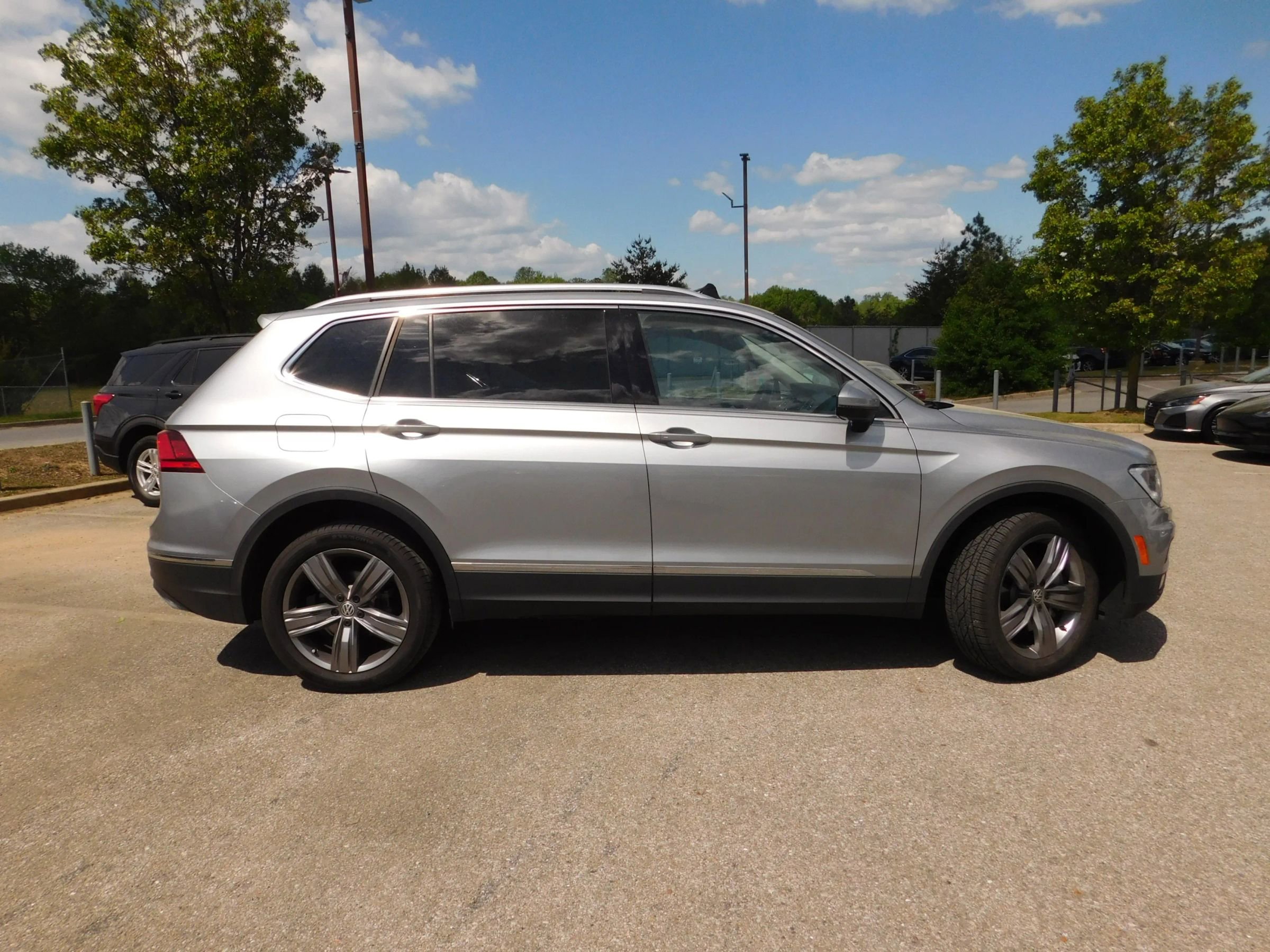 Used 2021 Volkswagen Tiguan SEL FWD image 4