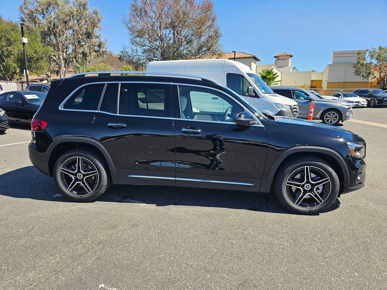New 2026 Mercedes-Benz GLB 250 image 2