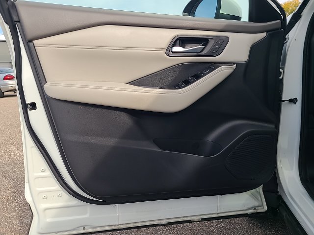 Used 2023 Nissan Rogue SL AWD/4WD image 10