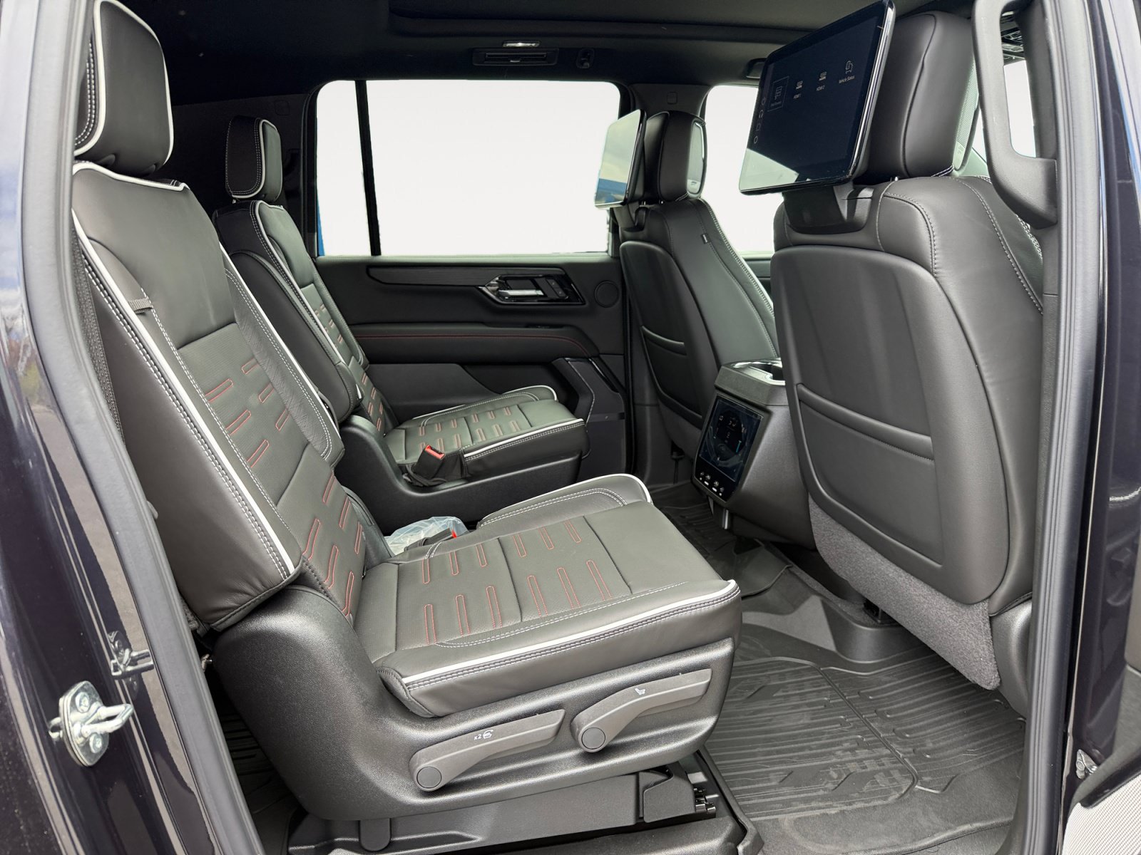 New 2026 GMC Yukon XL AT4 Ultimate w/ LPO, Floor Liner Package AWD/4WD image 18