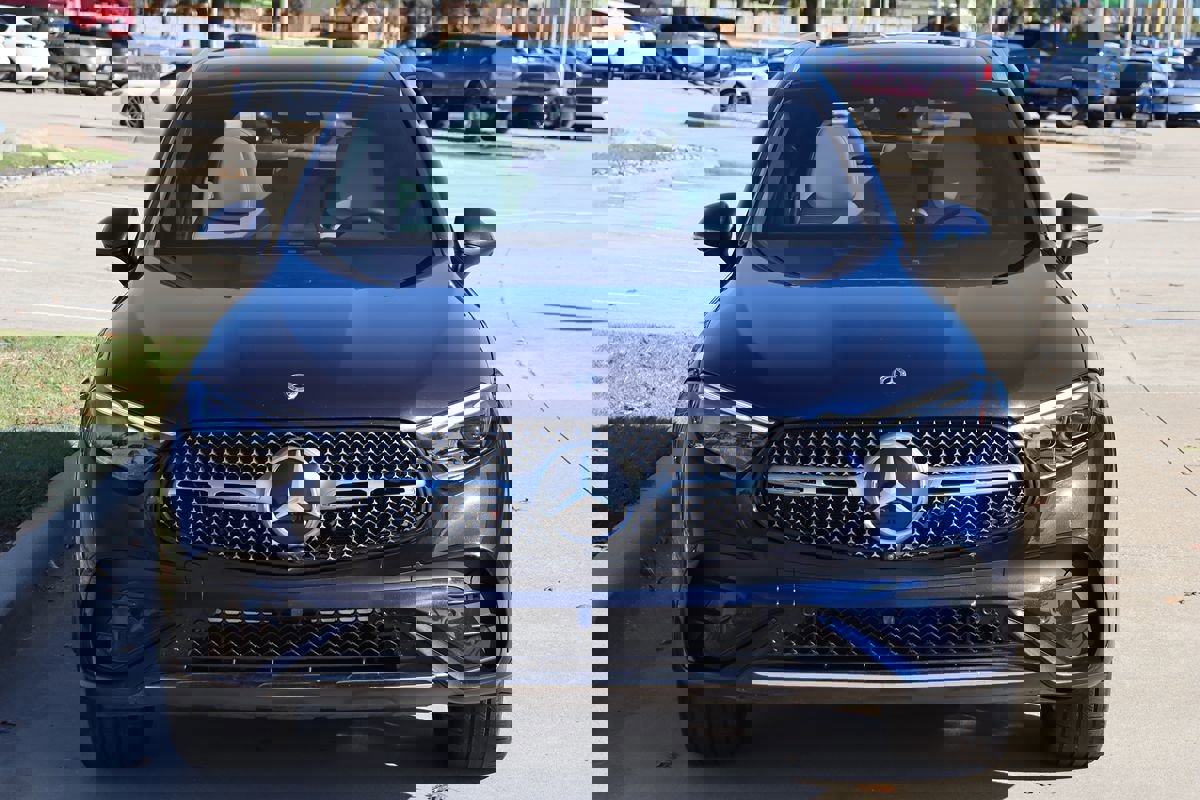 Used 2024 Mercedes-Benz GLC 300 4MATIC w/ AMG Line image 3