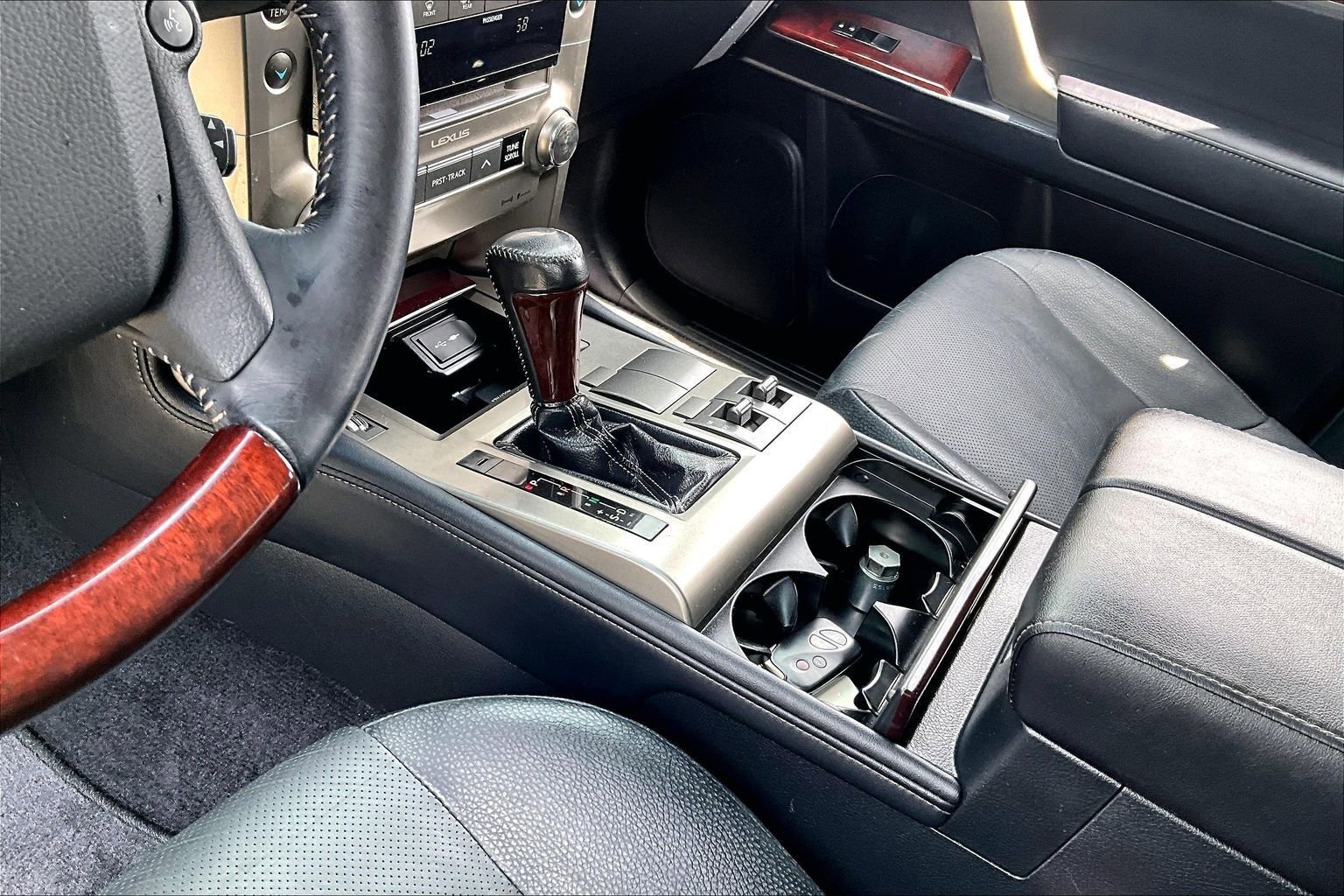 Used 2016 Lexus GX 460 w/ Premium Package AWD/4WD image 17