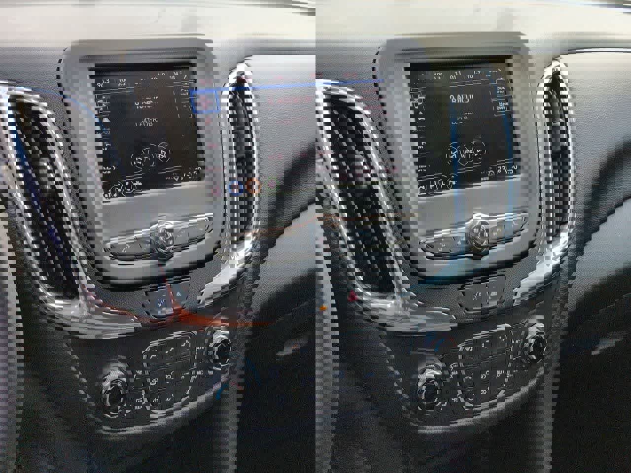 Used 2023 Chevrolet Equinox LT image 27