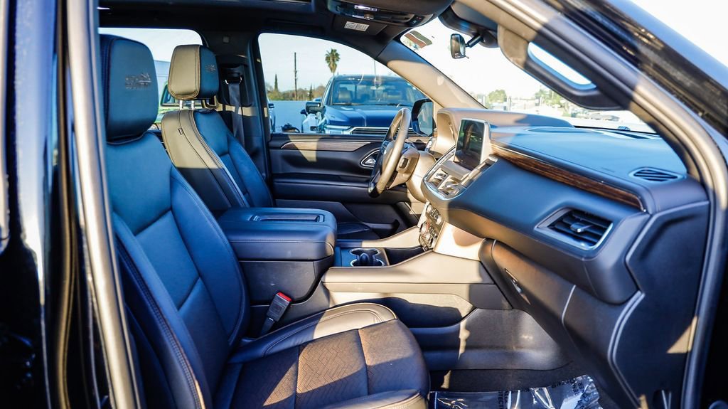 Used 2024 Chevrolet Suburban High Country w/ Premium Package image 21