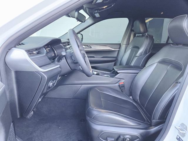 Used 2024 Jeep Grand Cherokee Limited w/ Black Appearance Package image 8