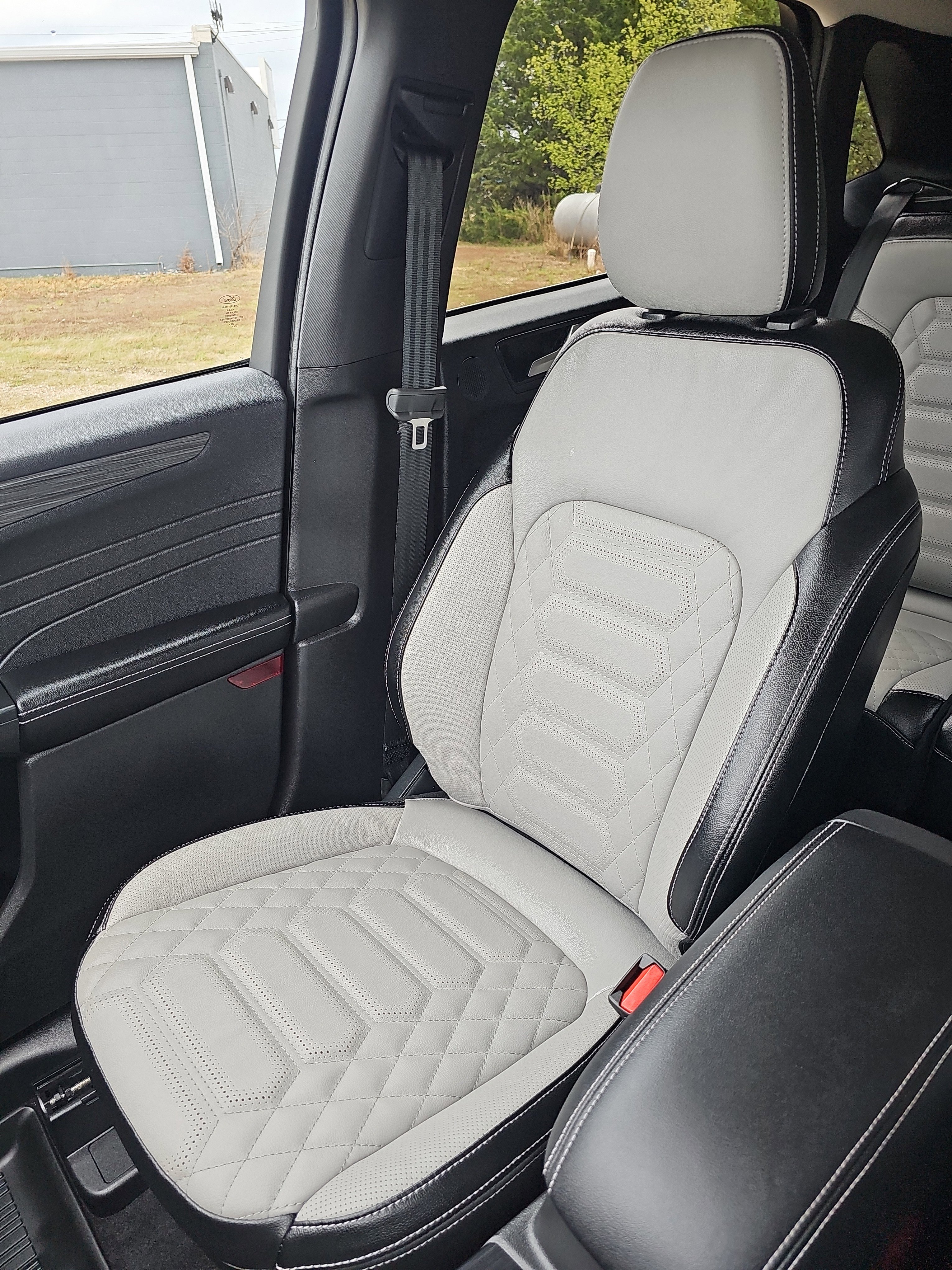 Certified 2024 Ford Escape SE w/ PHEV Premium Package image 34