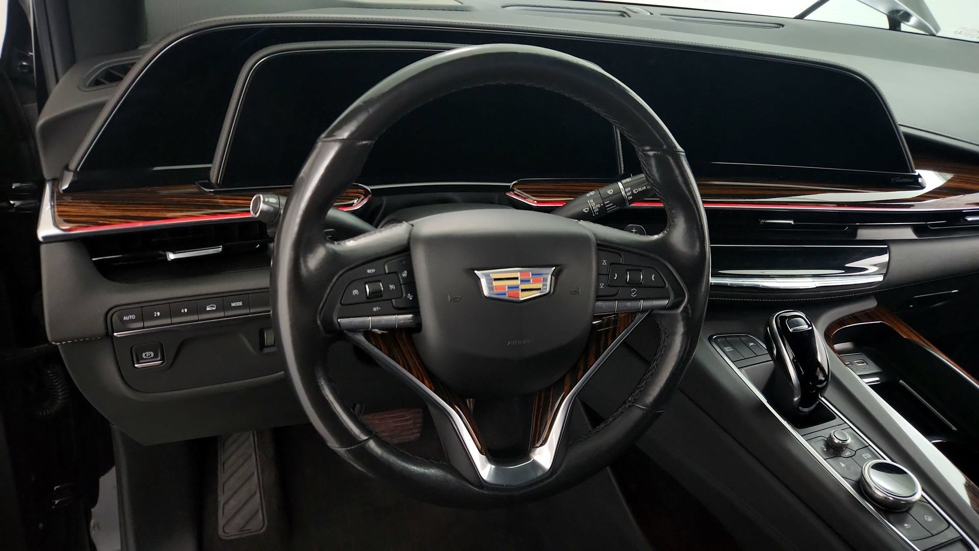 Used 2022 Cadillac Escalade Luxury w/ LPO, Floor Liner Package AWD/4WD image 18