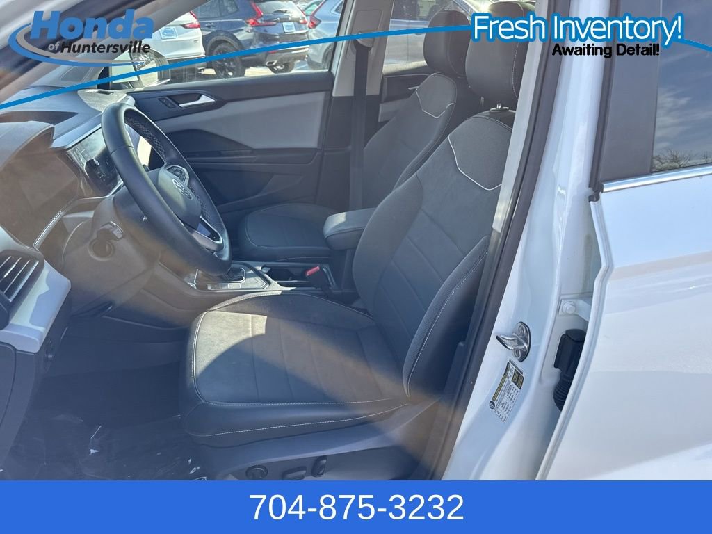 Used 2023 Volkswagen Taos SE w/ Panoramic Sunroof Package image 17