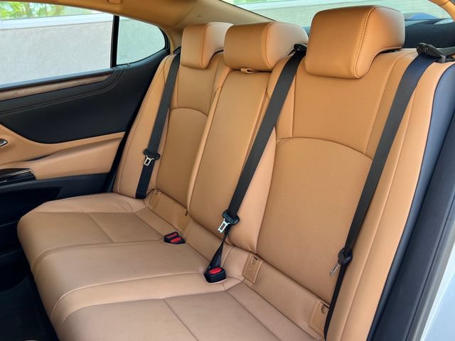 Used 2025 Lexus ES 300h w/ Premium Package FWD image 21