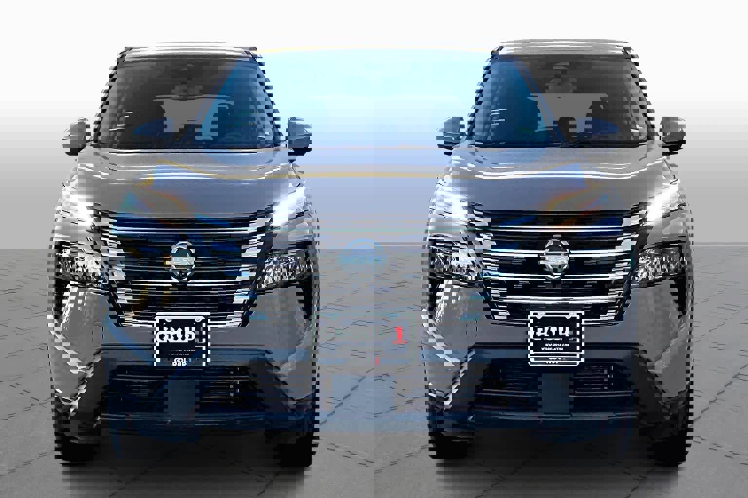 Used 2025 Nissan Rogue SV image 3