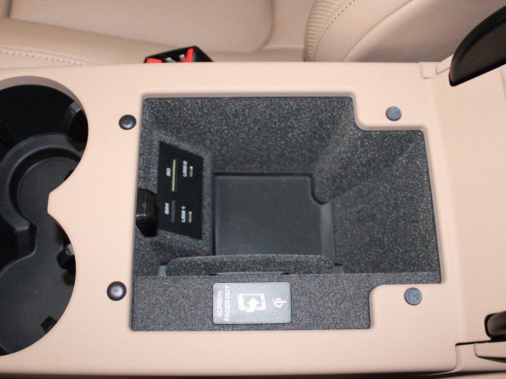 Certified 2025 Porsche Macan image 32