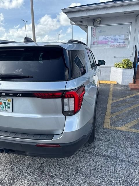 Used 2025 Ford Explorer Active RWD image 5