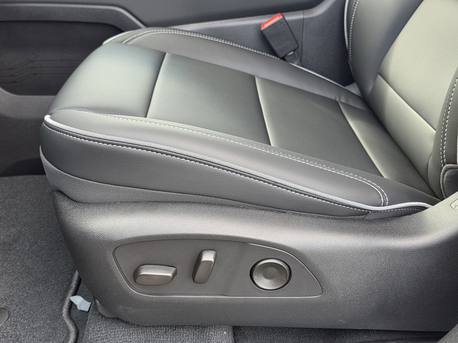 New 2026 Chevrolet Silverado EV LT image 25