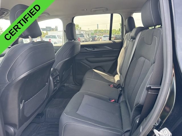 Used 2023 Jeep Grand Cherokee Laredo w/ Luxury Tech Group I AWD/4WD image 9