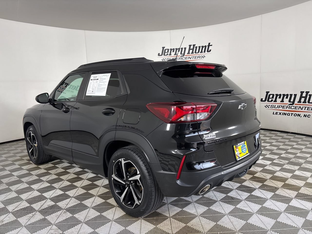 Used 2023 Chevrolet TrailBlazer RS w/ Sun and Liftgate Package FWD image 6
