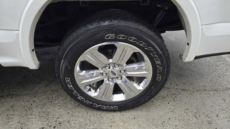 Used 2020 Ford F150 Lariat w/ Equipment Group 502A Luxury image 11