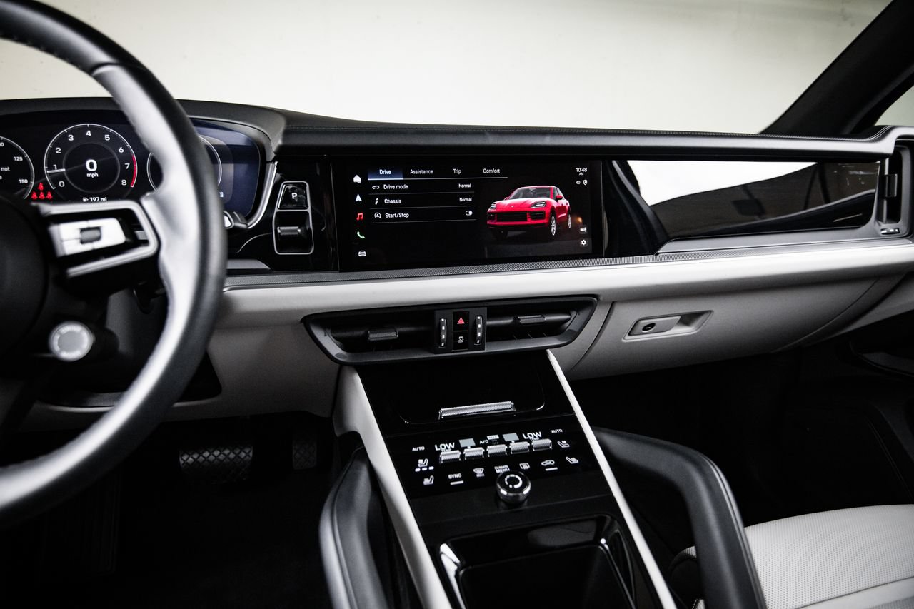 Certified 2026 Porsche Cayenne AWD/4WD image 19