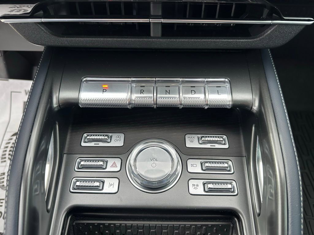 Used 2025 Lincoln Nautilus Reserve image 17