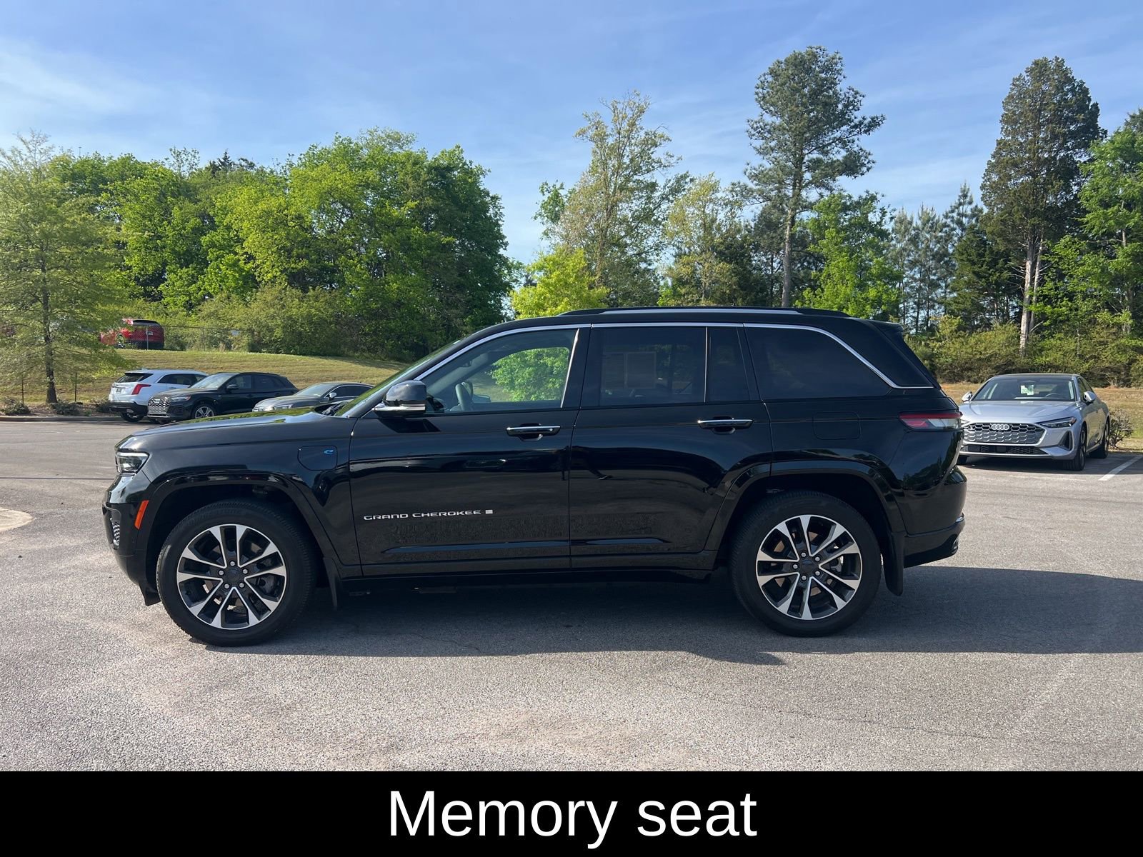 Used 2022 Jeep Grand Cherokee Overland w/ MOPAR Finishing Package image 9