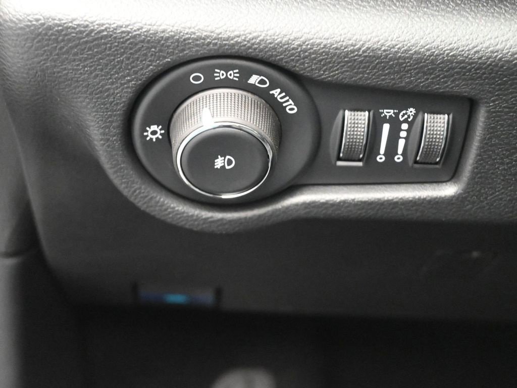 New 2026 Chrysler Pacifica Select image 21