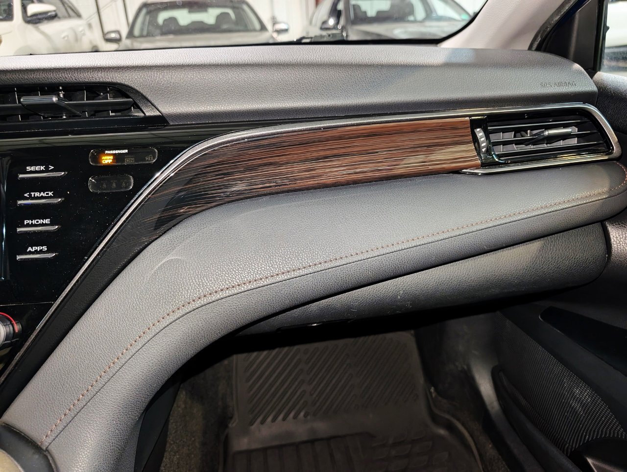 Used 2020 Toyota Camry LE FWD image 32