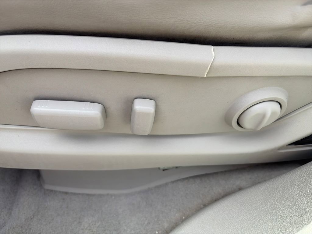 Used 2012 Buick Enclave Leather FWD image 17