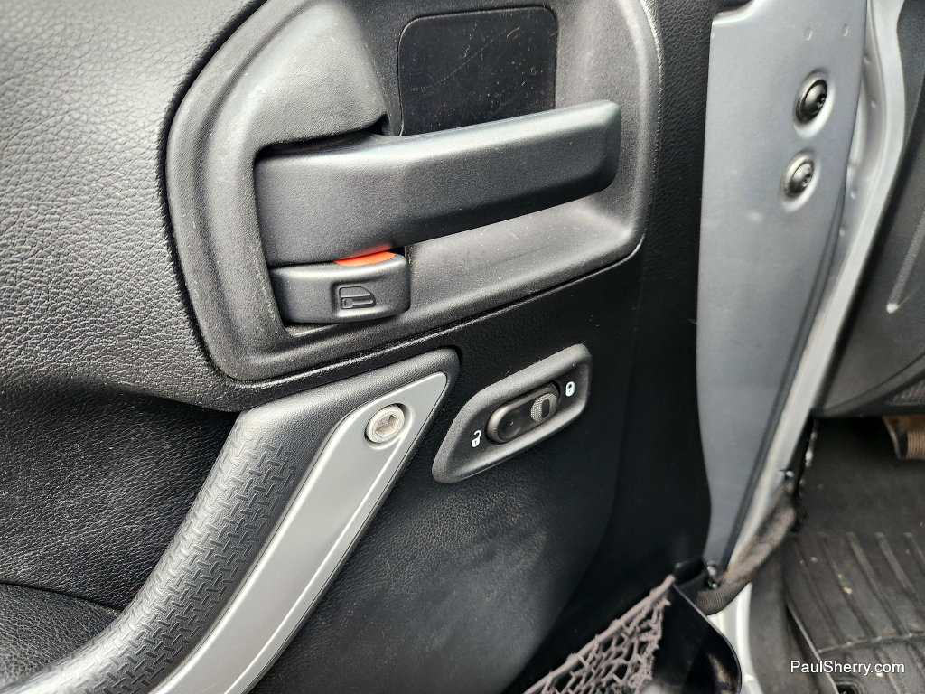 Used 2013 Jeep Wrangler Unlimited Rubicon w/ Connectivity Group image 26