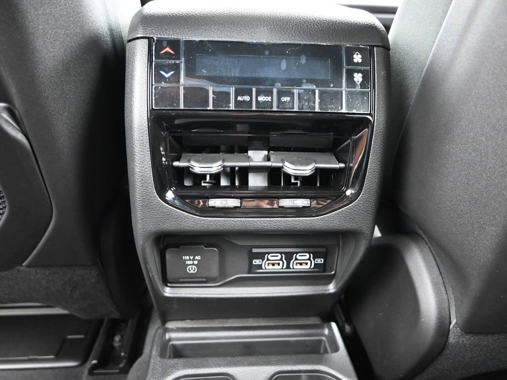 New 2025 Jeep Grand Cherokee L Laredo w/ Luxury Tech Group I image 16