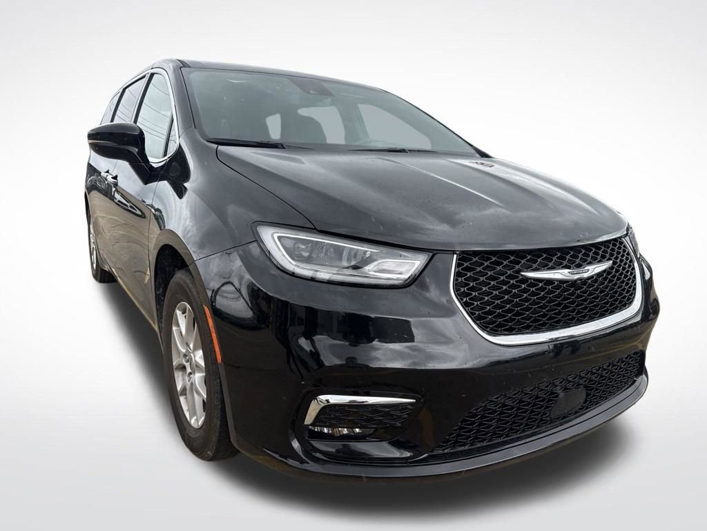 Used 2025 Chrysler Pacifica Select FWD image 3