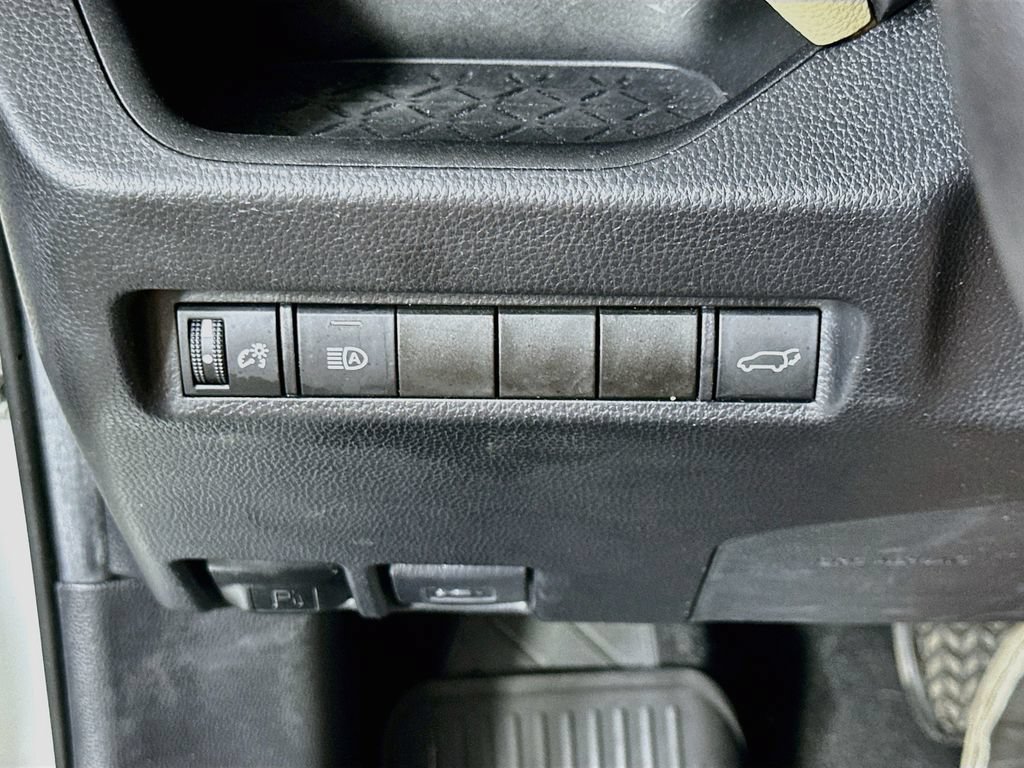 Used 2021 Toyota RAV4 XLE Premium FWD image 17